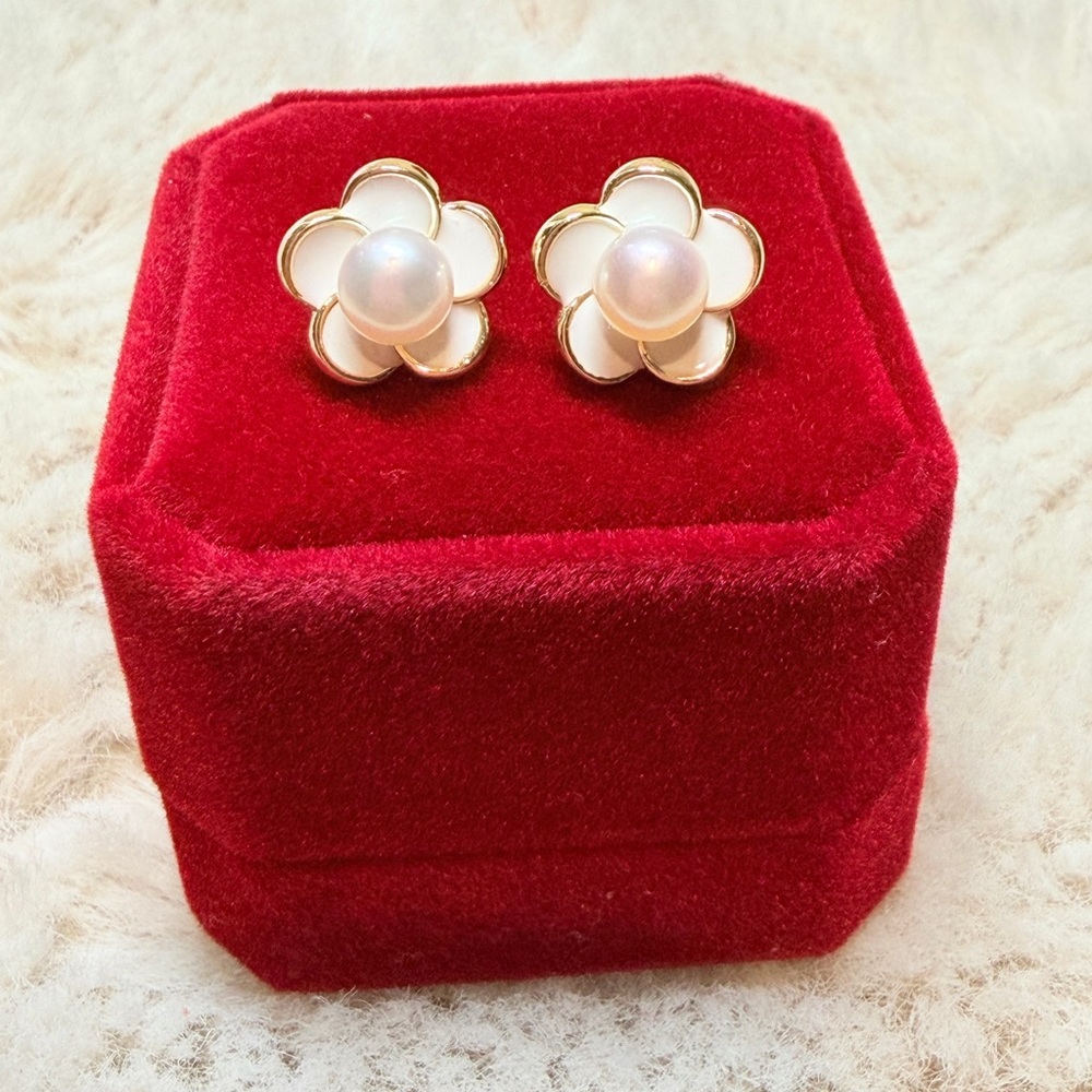 New Elegant Gold and White Camellia Flower Pearl Earrings